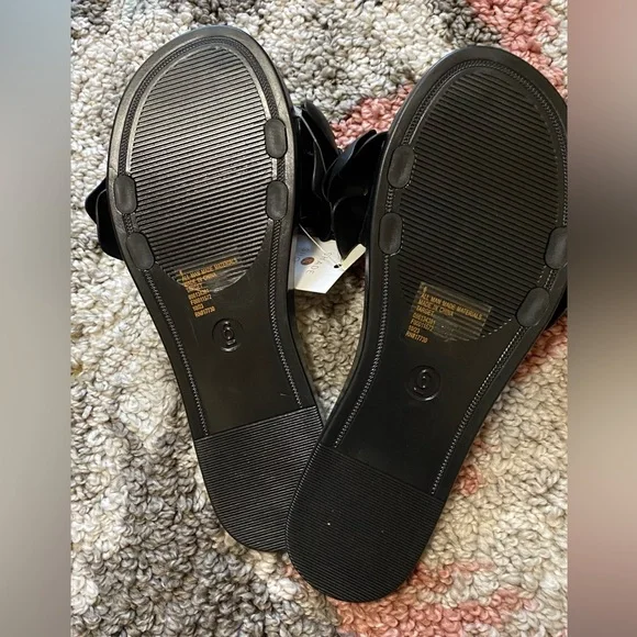 Women’s Jelly Sandals - Picture 4 of 5